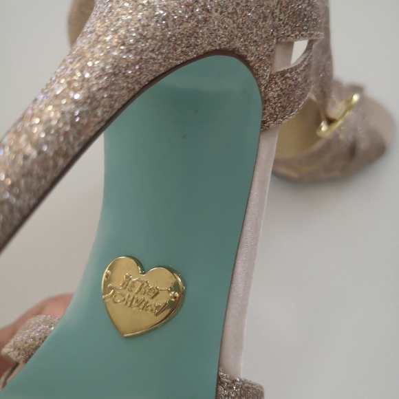 Betsey Johnson shoes - Picture 2 of 3